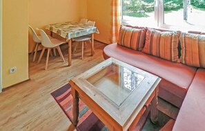 Fernseher, Kamin, Stereoanlage