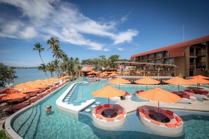 Hồ bơi ngoài trời 