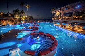 Poolside bar - 79 Beach Club and Resort Samui (Koh Samui)