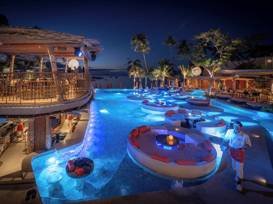 Bar en bord de piscine