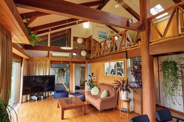 Fernseher, Bücher, Computerbildschirme