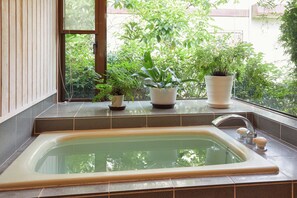 Hair dryer, soap, shampoo, toilet paper - Entire house reserved, spacious living,  bath in Hiba trees, BBQ, Foliage plants (Isumi, Oharadai)