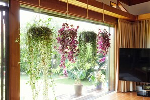 Interior - Entire house reserved, spacious living,  bath in Hiba trees, BBQ, Foliage plants (Isumi, Oharadai)