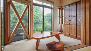 A room with a wooden table, a cushioned bench, and a wardrobe with multiple doors. - Entire house reserved, spacious living,  bath in Hiba trees, BBQ, Foliage plants (Isumi, Oharadai)