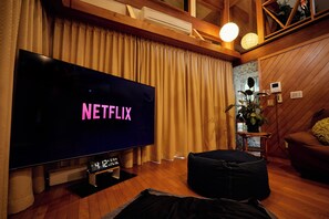 Interior - Entire house reserved, spacious living,  bath in Hiba trees, BBQ, Foliage plants (Isumi, Oharadai)