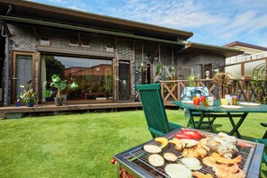 Outdoor dining - Entire house reserved, spacious living,  bath in Hiba trees, BBQ, Foliage plants (Isumi, Oharadai)