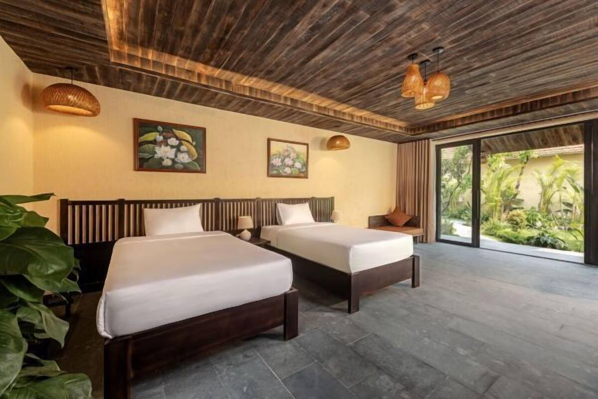 Premium bedding, Select Comfort beds, desk, laptop workspace