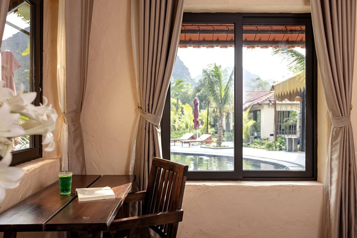 Deluxe Double Room, 1 King Bed, Pool View | Premium bedding, Select Comfort beds, desk, laptop workspace