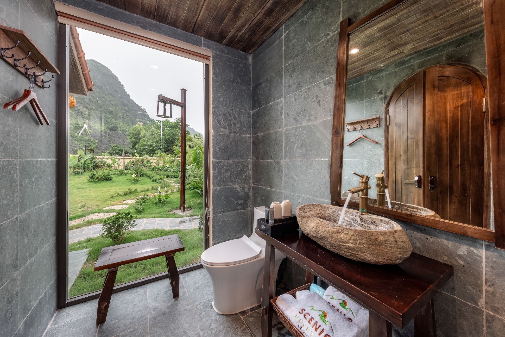 Superior Double Room, 1 King Bed | Bathroom | Separate tub and shower, designer toiletries, hair dryer, slippers