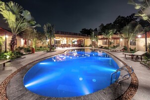 Hồ bơi ngoài trời 