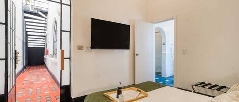 1 bedroom, desk, WiFi, bed sheets