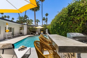 Et oppvarmet basseng