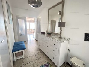 Interior - Apartment with sea view, large terrace facing Sanary-Embiez bay for 6 (SIX FOURS LES PLAGES)