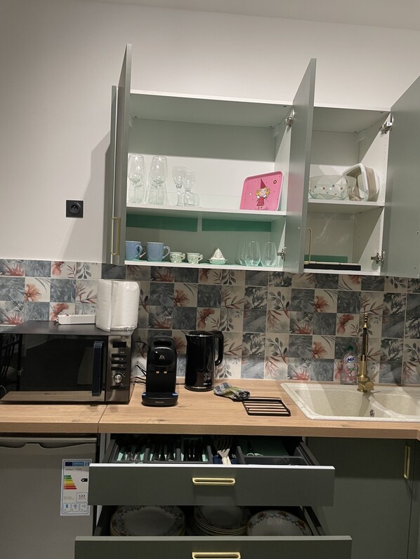 Frigorífic, microones, forn i placa de cuina