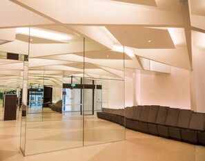 Lobby - Lumina Stays - Lighthouse (Melbourne)