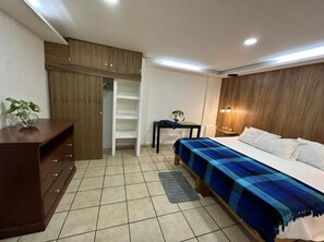 1 chambre, fer et planche à repasser, Wi-Fi, draps fournis