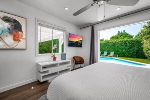 4 bedrooms, iron/ironing board, WiFi - Private Pool Oasis in Quiet Neighborhood Dog Ok (Los Angeles)