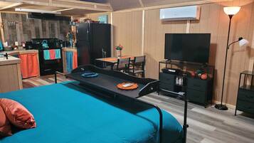 2 bedrooms, in-room safe, desk, iron/ironing board