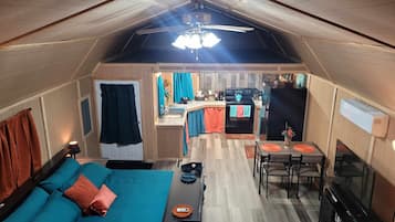 2 bedrooms, in-room safe, desk, iron/ironing board