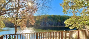 LAKE VIEW RETREAT: Water Front Home - Fishing Allowed