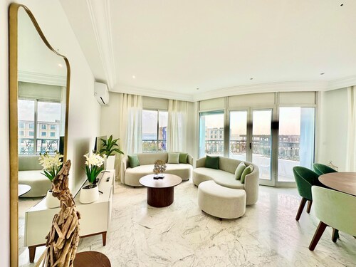 The Lake View Spacious With Amazing Terrace