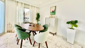 Ảnh chưa phân loại, 2 trong số 13 ảnh, nút