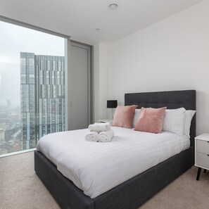 Apartment | 3 bedrooms, Internet - Chic Flat for Modern Living (Salford)