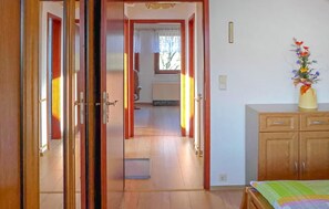 1 quarto, berço de viagem, Wi-Fi de cortesia, roupa de cama