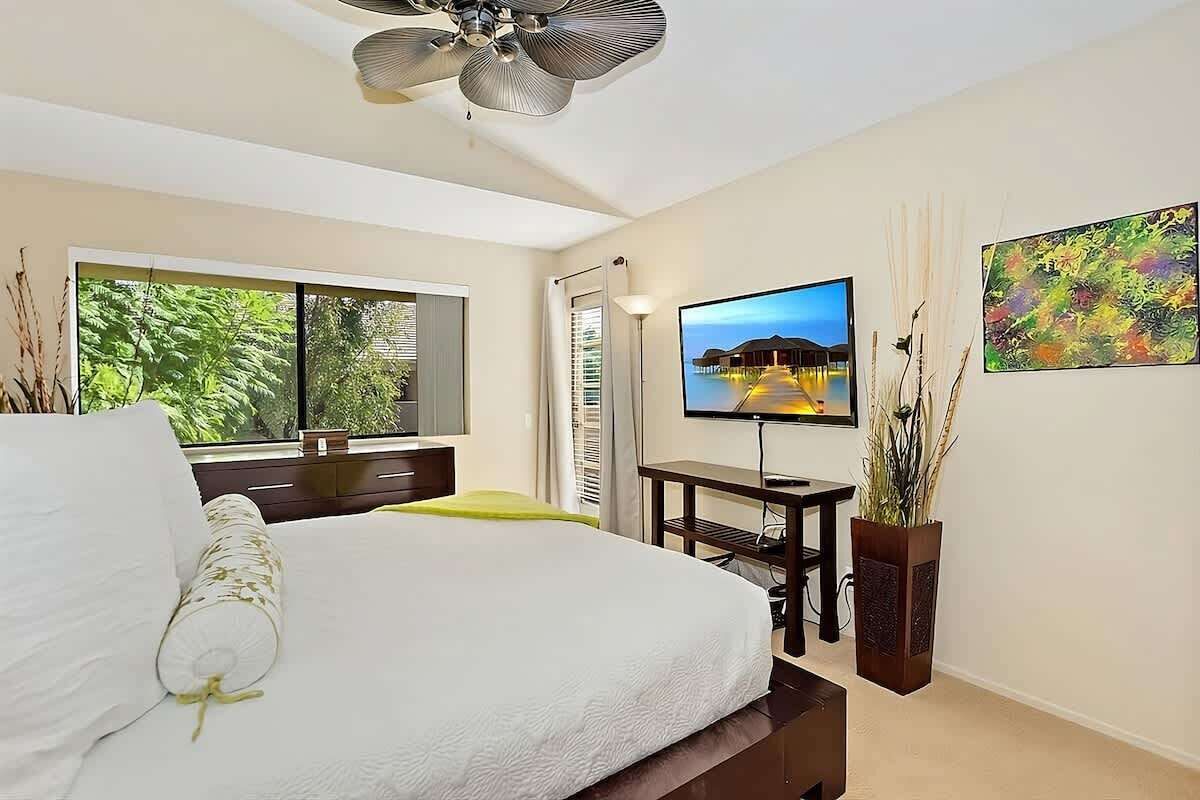 2 bedrooms, iron/ironing board, travel crib, WiFi (free)