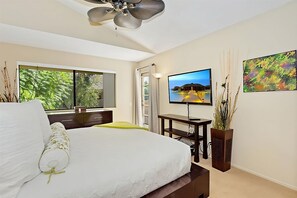 2 habitaciones, escritorio y tabla de planchar con plancha 