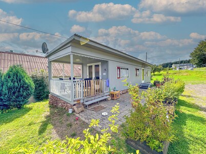 Fine chalet bei a lively bistro and pool