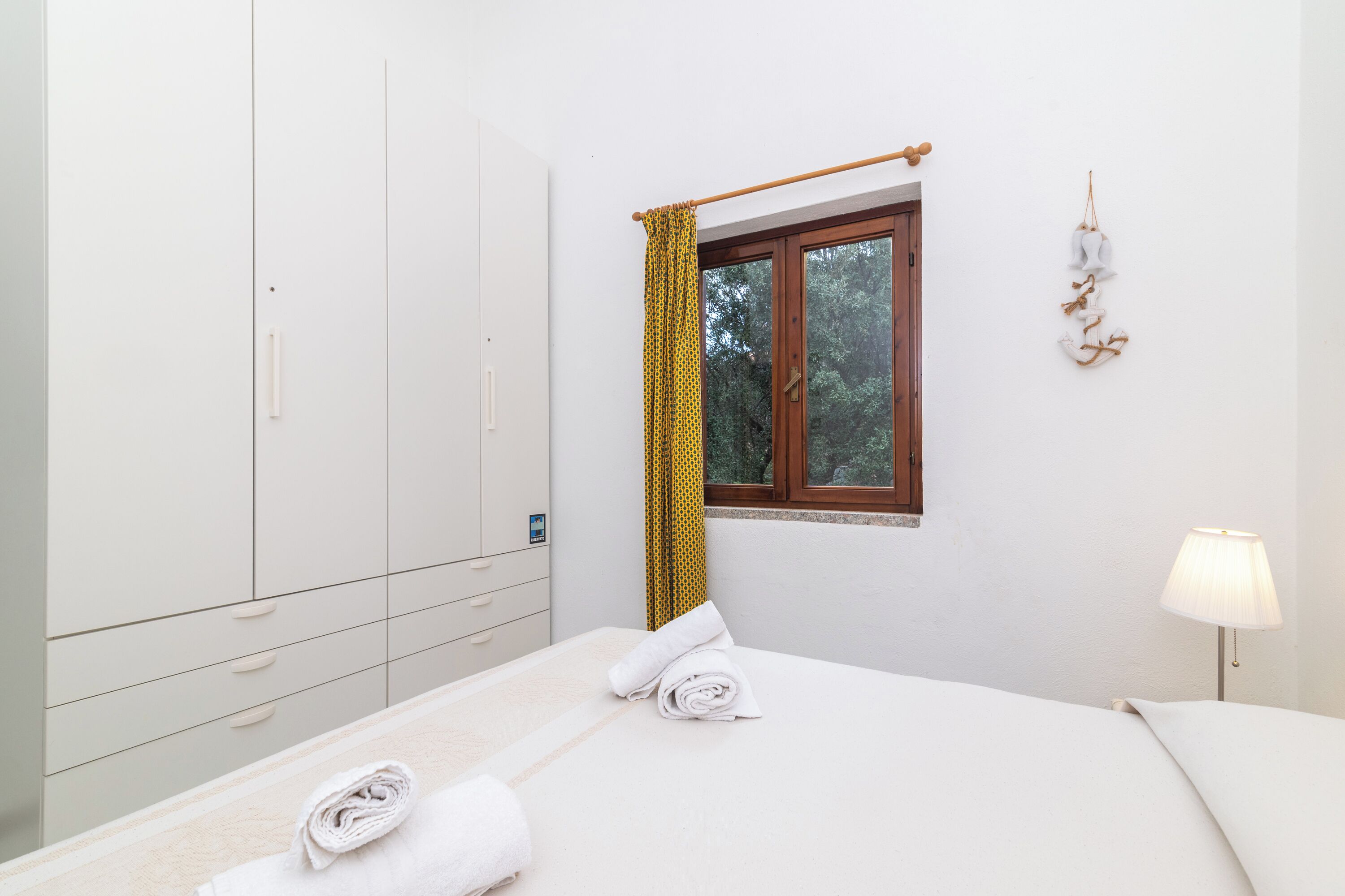 2 多间卧室、免费 WiFi、床单