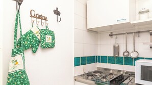 Apartemen Keluarga, beberapa kamar, 2 kamar mandi (Trilo Porto Rotondo Castello 1) | Dapur pribadi | Lemari es, oven, kompor, dan peralatan masak/sendok-piring