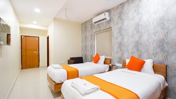 1 bedroom, desk