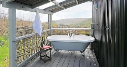 Luxurious Hut w/ Outdoor Bath & Sea Views