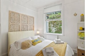 2 quartos, ferros/tábuas de passar roupa, Wi-Fi, roupa de cama