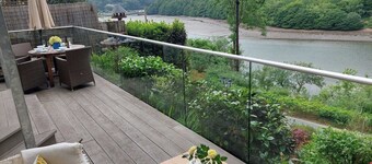 Cosy Home on the Waterfront, Private Parking