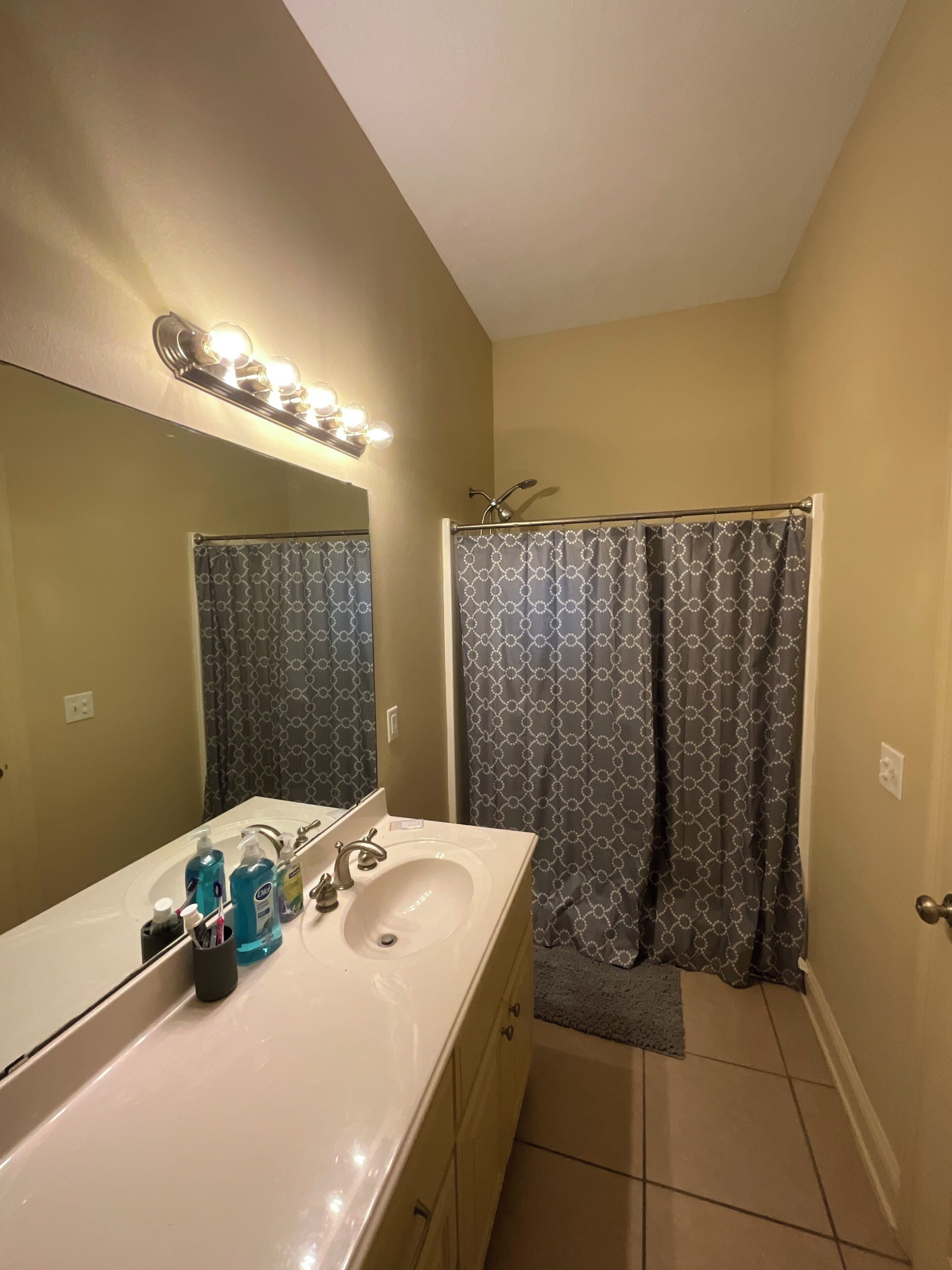 Douche, serviettes fournies