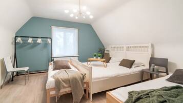 3 Schlafzimmer, Schreibtisch, Bügeleisen/Bügelbrett, Reisekinderbett