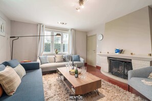 TV, offices - Villa De Mus-villa w/ enclosed garden for 9 guests (Nieuwpoort)