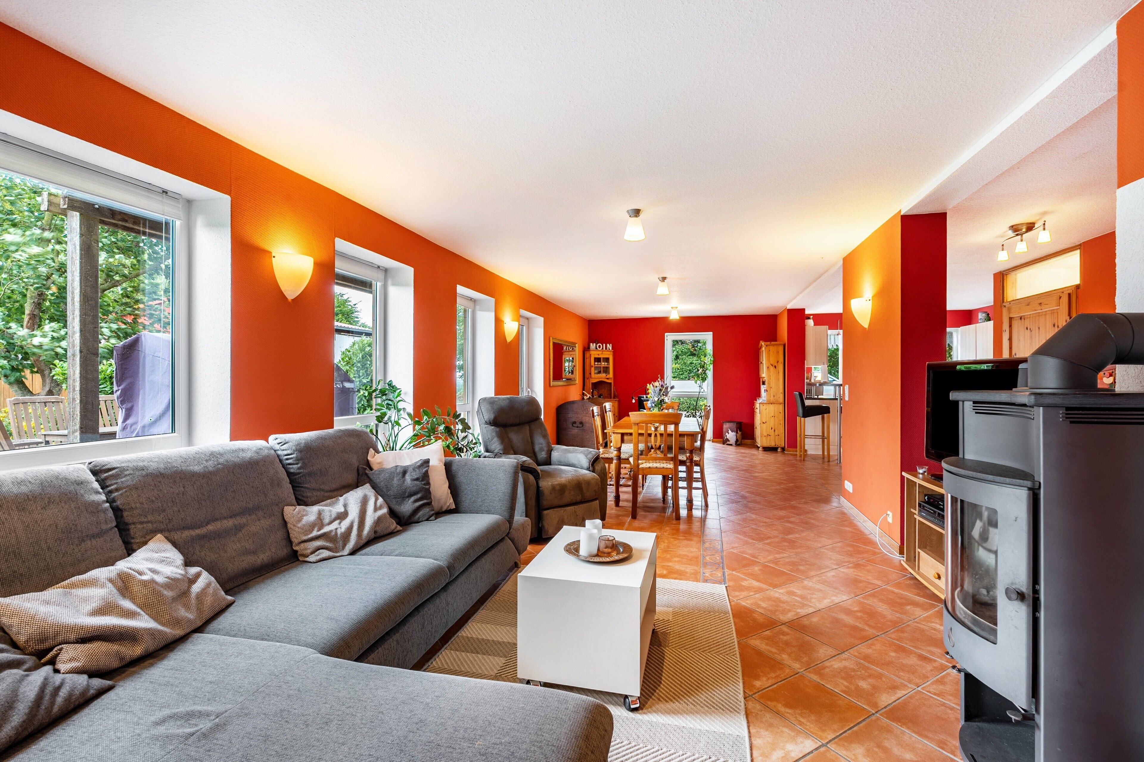 TV, fireplace, table tennis, stereo