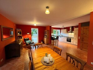 Dining - Apartment 'Cattle Barn - Leben Auf Dem Hof' with Sea View, Private Terrace and Wi-Fi (Tröndel)