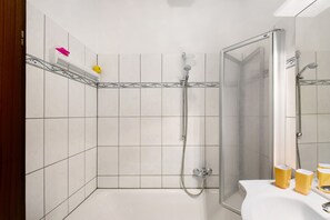 Suihku, hiustenkuivaaja