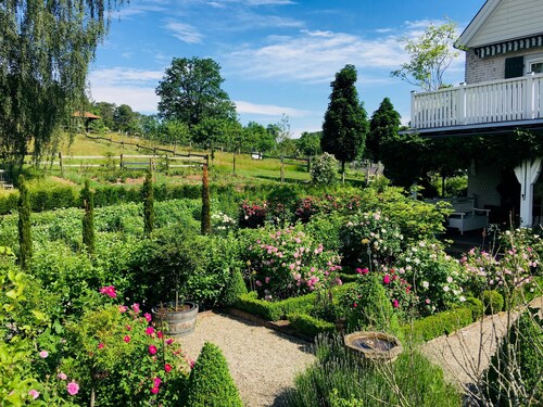 Holiday Home 'Gästehaus Altes Forstamt Sinntal' with Mountain View, Terrace and Wi-Fi