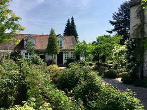 Exterior - Holiday Home 'Gästehaus Altes Forstamt Sinntal' with Mountain View, Terrace and Wi-Fi (Sinntal)