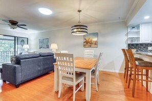 Dining - Walkable Bradenton Beach Condo w/ Resort Access (Bradenton Beach)