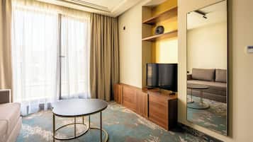 Junior Suite | Ruang tamu | TV