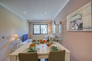Dining - 4 Seasons Apartment (Torricella Taverne)