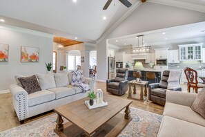 TV, fireplace - Spacious Hot Springs Village Home < 1 Mi to Lake! (Hot Springs Village)