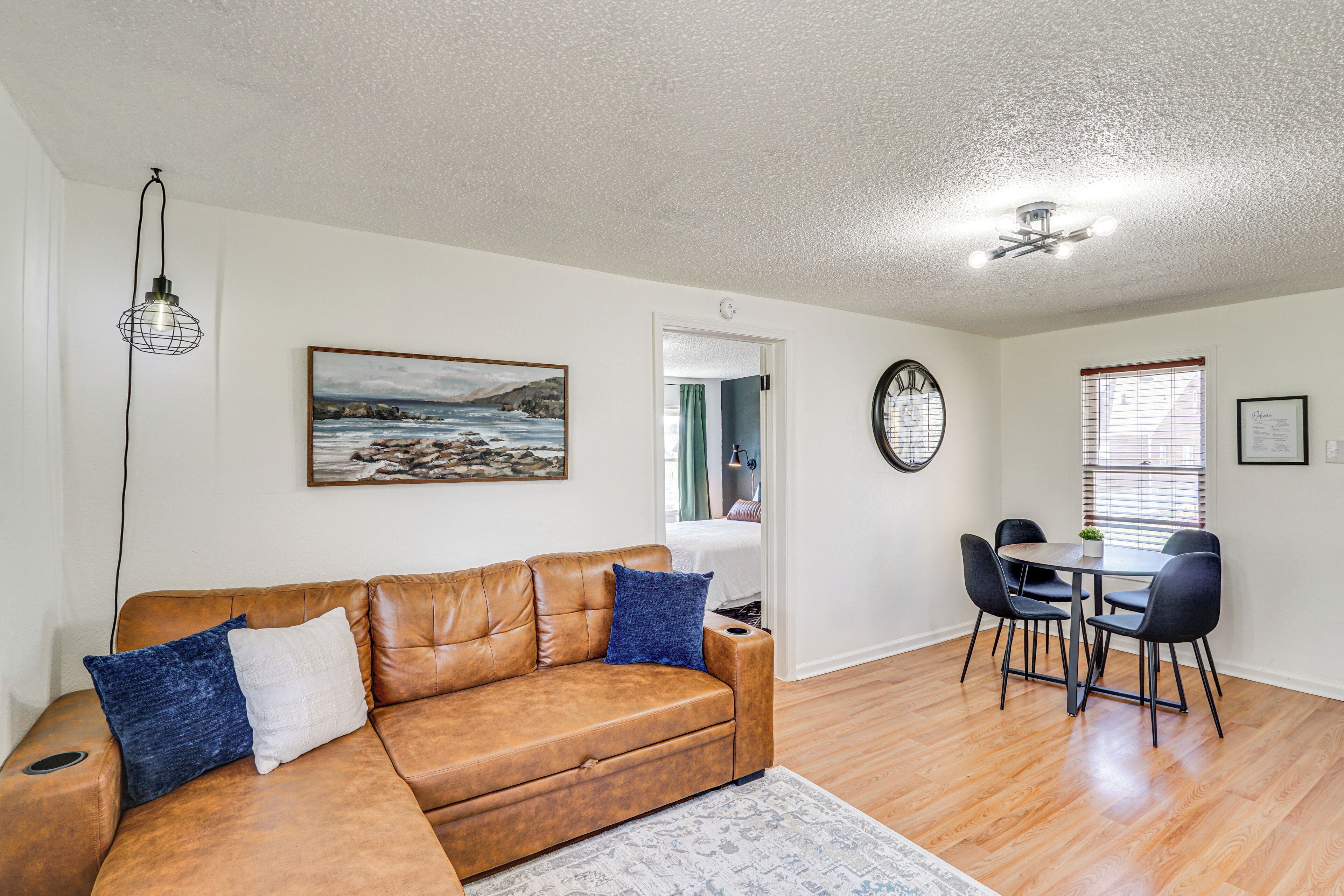 Jefferson City Bungalow: Hot Tub & Patio!